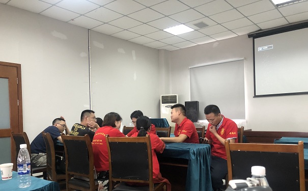 分组讨论现场图