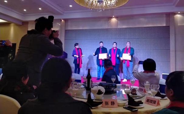 颁发委任状 颁发委任状