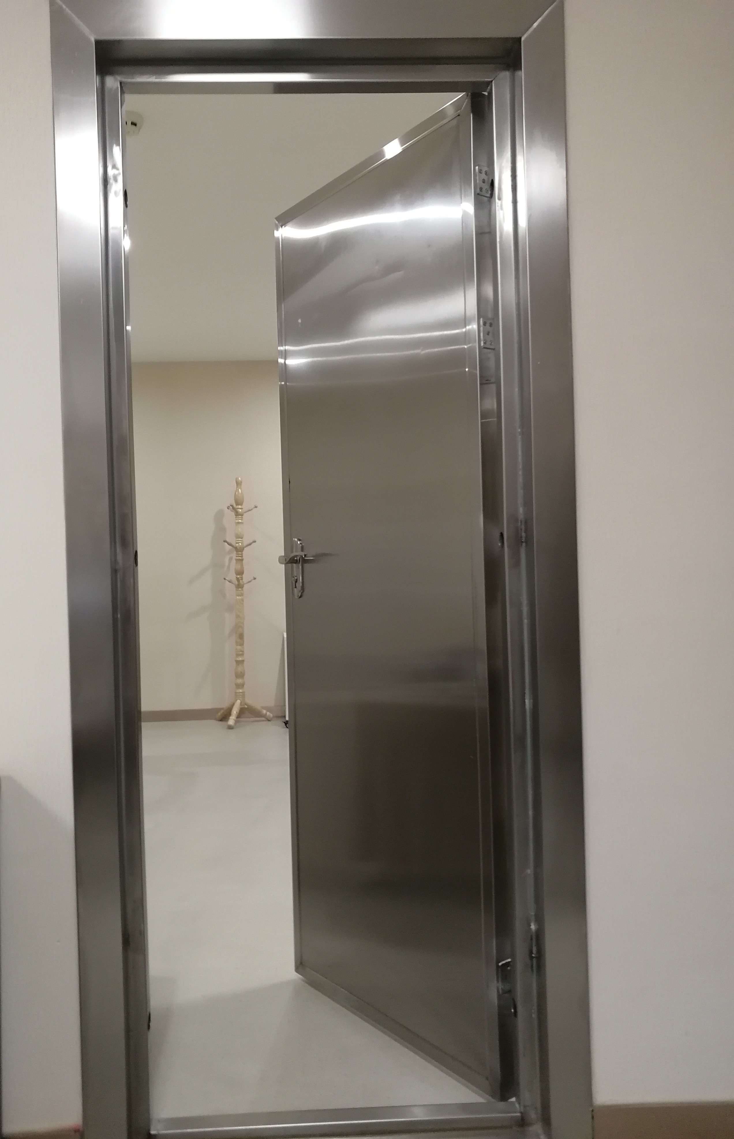 光铭防辐射小编带你了解医用防辐射门怎么保养？